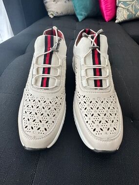 Beige Riser Sneakers Platform Rhinestone Fashion Lightweight Size ~6/6.5